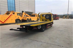 资中非事故拖车